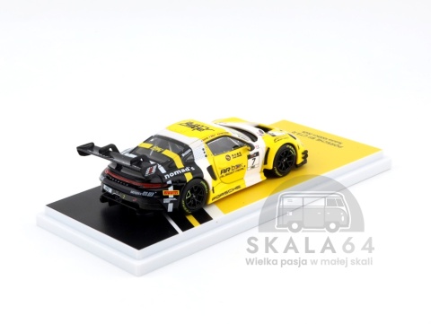 Model samochodu Porsche 911 992 GT3 R #7 Absolute Racing 2nd Suzuka 1000km 2025 K. Estre P. Pilet L. Vanthoor w skali 1:64 - tył