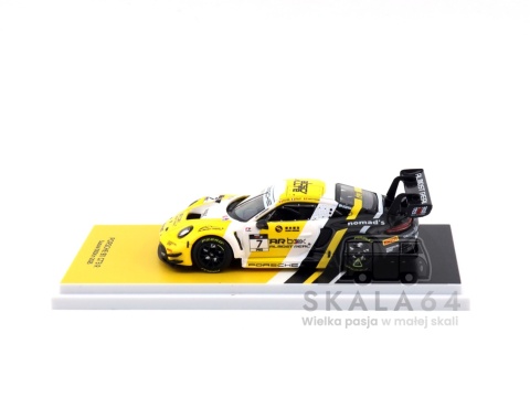 Model samochodu Porsche 911 992 GT3 R #7 Absolute Racing 2nd Suzuka 1000km 2025 K. Estre P. Pilet L. Vanthoor w skali 1:64 - bok