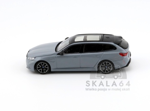 Model samochodu BMW M5 Touring Brooklyn Grey Metallic w skali 1:64 - bok