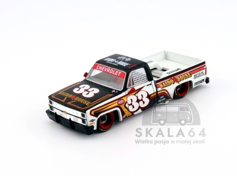 Model samochodu Chevrolet Silverado Kaido Intimidator V1 w skali 1:64 - przód