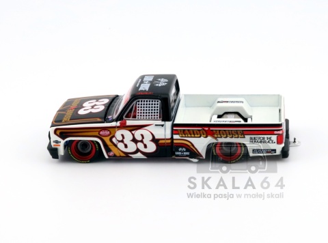 Model samochodu Chevrolet Silverado Kaido Intimidator V1 w skali 1:64 - bok
