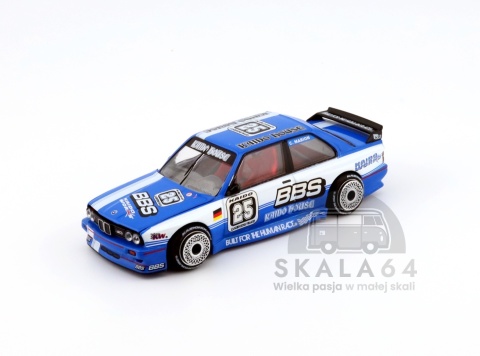Model samochodu BMW M3 E30 Kaido Tournig Champ V1 w skali 1:64 - przód