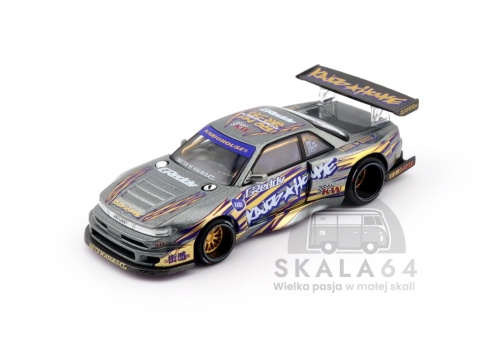 Model samochodu Nissan Silvia S13-R Kaido Drift V1 GRedd w skali 1:64 - przód