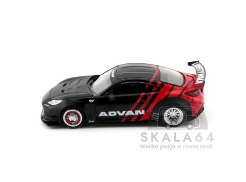 Model samochodu Toyota GR86 LB Nation ADVAN w skali  1:64 - bok