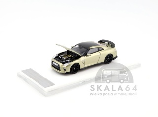 MOTORHELIX Nissan GT-R R35 Track Edition Engineered by NISMO T-Spec Millenium Jade 1:64 M63504
