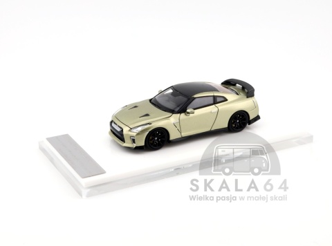 Model samochodu Nissan GT-R R35 Track Edition Engineered by NISMO T-Spec Millenium Jade  w skali 1:64 - przód