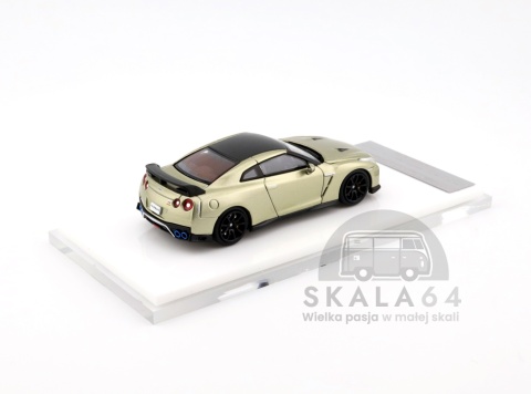 Model samochodu Nissan GT-R R35 Track Edition Engineered by NISMO T-Spec Millenium Jade  w skali 1:64 - tył