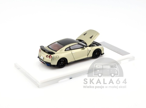 Model samochodu Nissan GT-R R35 Track Edition Engineered by NISMO T-Spec Millenium Jade  w skali 1:64 - tył