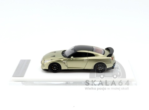 Model samochodu Nissan GT-R R35 Track Edition Engineered by NISMO T-Spec Millenium Jade  w skali 1:64 - bok