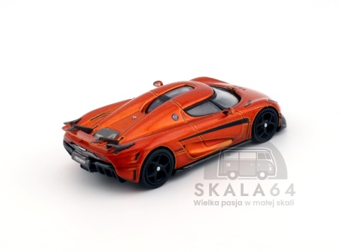 Model samochodu Koenigsegg Regera Orange Metallic Black Stripes w skali 1:64 - tył