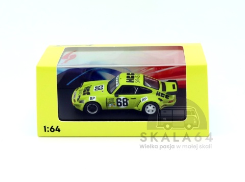 Model samochodu Porsche 911 Carrera RSR 3.0 #68 24H Le Mans 1975 F. Vetsch G. Verrier J-R. Corthay w skali 1:64 - gablotka