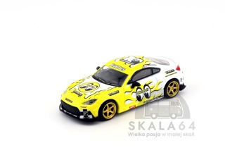 TARMAC WORKS Toyota GR86 MOONEYES White Yellow 1:64