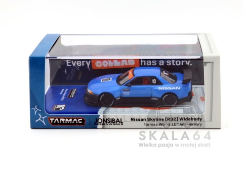 Model samochodu Nissan Skyline R32 Widebody Tarmac Works 10th Anniversary Black / Blue w skali 1:64 - opakowanie
