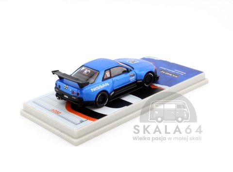 Model samochodu Nissan Skyline R32 Widebody Tarmac Works 10th Anniversary Black / Blue w skali 1:64 - tył