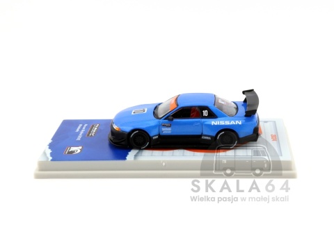 Model samochodu Nissan Skyline R32 Widebody Tarmac Works 10th Anniversary Black / Blue w skali 1:64 - bok
