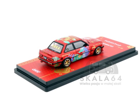 Model samochodu BMW E30 Rocket Bunny Chinese New Year 2026 Special Edition Red w skali 1:64 - tył