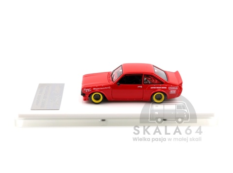 Model samochodu Ford Escort MK2 Pandem Emotion Retro Havoc Red w skali 1:64 - bok