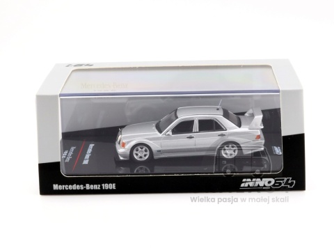 Model samochodu Mercedes-Benz 190E 2.5-16 Evolution II Silver Metallic w skali 1:64 - gablotka