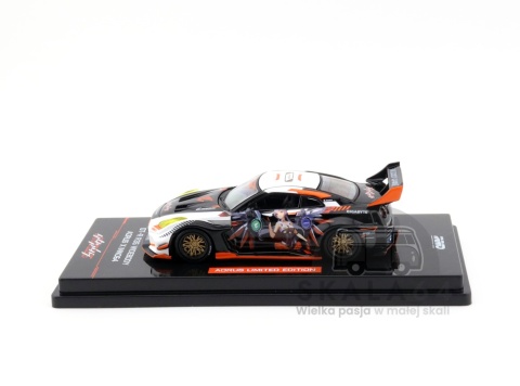 Model samochodu Nissan GT-R R35 Widebody AORUS Limited Edition White Black w skali 1:64 - bok