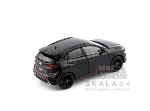 Model samochodu Hyundai KONA N Phantom Black w skali 1:64 - tył