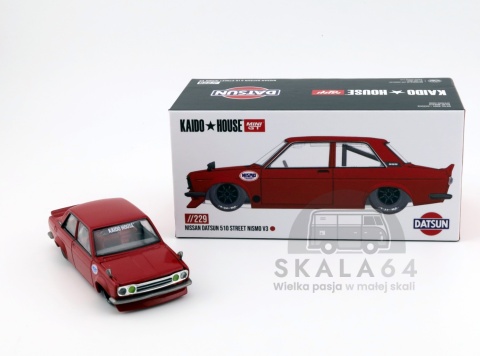 Model samochodu Datsun 510 Pro Street Nismo V3 Red w skali 1:64 - pudełko