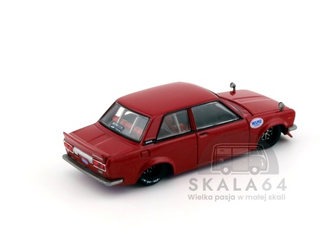 Model samochodu Datsun 510 Pro Street Nismo V3 Red w skali 1:64 - tył