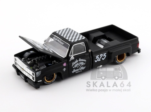 Model samochodu Chevrolet Silverado Dually Hot Rod V1 w skali 1:64 - maska