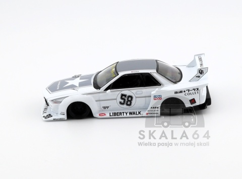 Model samochodu LBWK Nissan Skyline GT-R R32 Kaido Works TAS 2025 Liberty Walk w skali 1:64 - bok