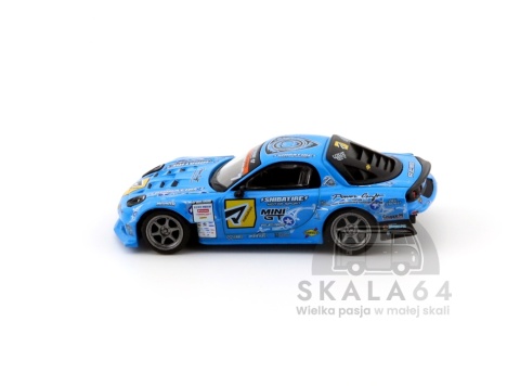 Model samochodu Mazda RX-7 RE-Amemiya 2025 D1GP Blue w skali 1:64 - bok