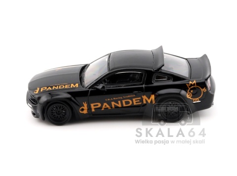Model samochodu Ford Mustang Pandem Black w skali 1:64 - bok