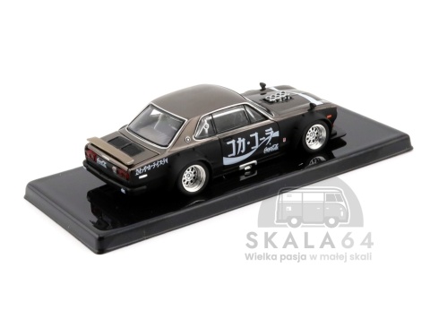 Model samochodu Nissan Skyline GT-R V8 Drift Hakosuka Coca-Cola Zero JP Black Chrome w skali 1:64 - tył