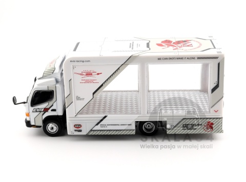 Model samochodu Mitsubishi Fuso Canter EVA Racing w skali 1:64 - bok