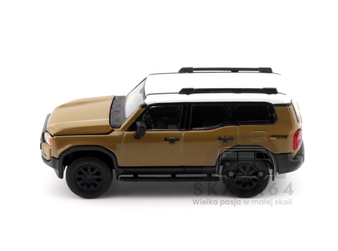 Model samochodu Toyota Land Cruiser 250 Sand w skali 1:64 - bok