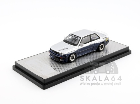 Model samochodu BMW Pandem E30 M3 Silver Blue w skali 1:64 - przód