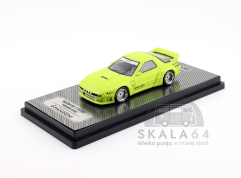 Model samochodu Mazda RX-7 FC3S Pandem Aero TMCS Malaysia 2025 Event Edition Green w skali 1:64 - przód