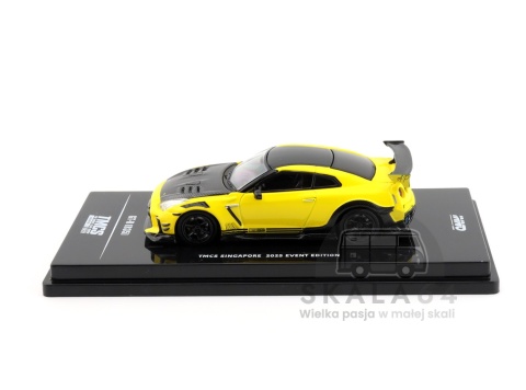 Model samochodu Nissan GT-R R35 TMCS Singapore 2025 Event Edition Yellow w skali 1:64 - bok