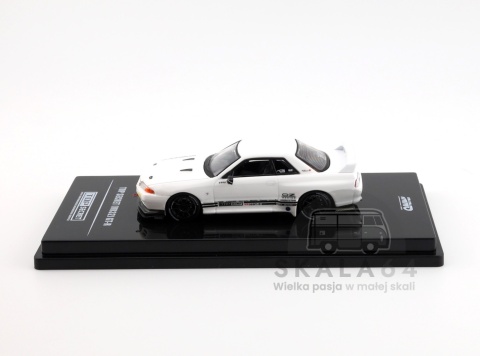 Model samochodu Nissan Skyline Top Secret VR32 GT-R White w skali 1:64 - bok