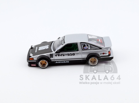 Model samochodu Toyota AE86 Sprinter Trueno Kaido Street V w skali 1:64  - bok