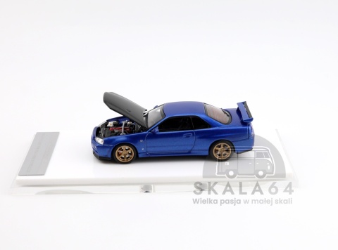 Model samochodu Nissan Skyline GT-R R34 V-Spec II Bayside Blue w/ Carbon Fiber Bonnect w skali 1:64 M63450 - maska