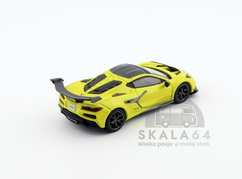 Model samochodu Chevrolet Corvette C8 ZR1 Accelerate Yellow w skali 1:64 - tył
