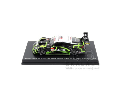 Model samochodu Toyota GR Supra #37 TGR Team Deloitte TOM's GT500 Super GT 2025 U. Sasahara - G. Alesi w skali 1:64 - bok
