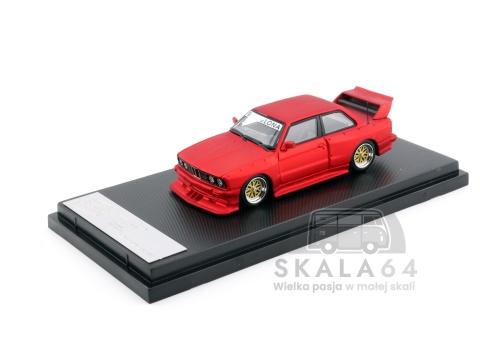 Model samochodu BMW 3 E30 DieCast Con Barcelona Limited Edition 899 PCS Matte Red w skali 1:64 - przód