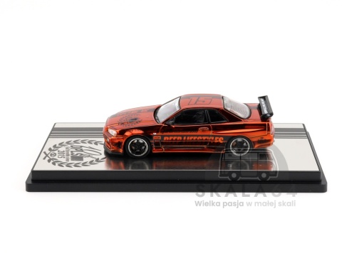 Model samochodu Nissan Skyline GT-R R34 Chrome Orange DPLS 10th Anniversary Special Edition w skali 1:64 - bok