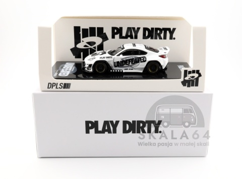 Model samochodu Toyota GR86 Play Dirty UNDEFATED x QUADRANT w skali 1:64 - opakowanie