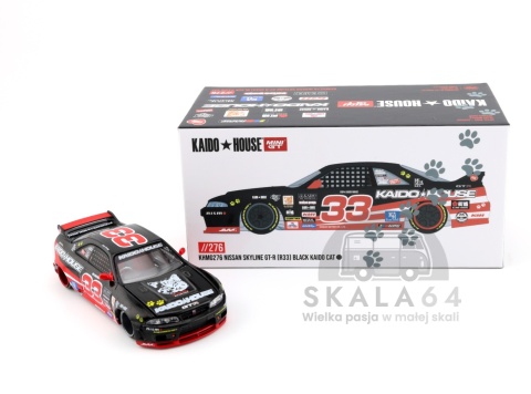 Model samochodu Nissan Skyline GT-R R33 Black Kaido Cat Black Red w skali 1:64 - opakowanie