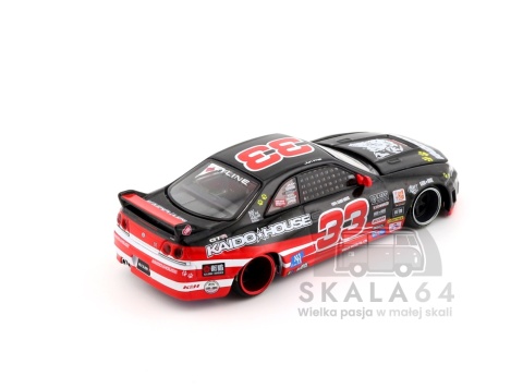 Model samochodu Nissan Skyline GT-R R33 Black Kaido Cat Black Red w skali 1:64 - tył