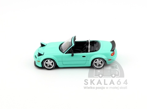 Model samochodu Mazda MX-5 NA Pandem Body Kit Mint Green LHD w skali 1:64 - bok
