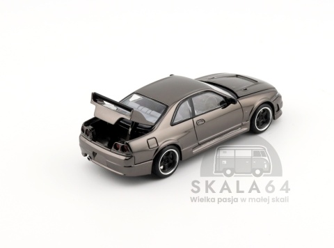 Model samochodu Nissan Skyline GT-R R33 NISMO 400R Dark Chrome Series w skali 1:64 - bagażnik