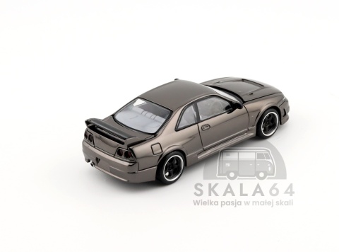 Model samochodu Nissan Skyline GT-R R33 NISMO 400R Dark Chrome Series w skali 1:64 - tył