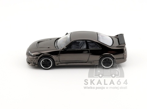 Model samochodu Nissan Skyline GT-R R33 NISMO 400R Dark Chrome Series w skali 1:64 - bok
